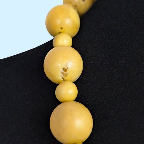V. 1940s Beetle Plastic Beaded Necklace - Picture 5 of 6
